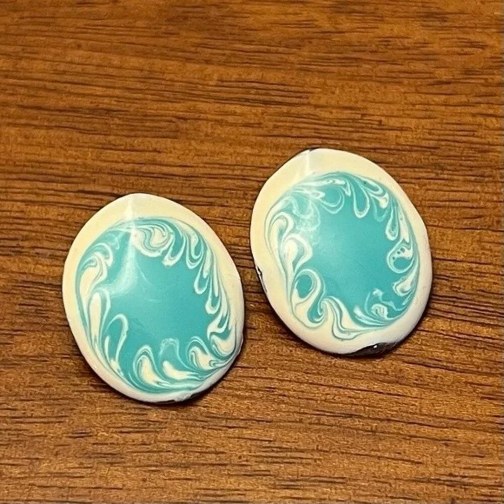 Vintage teal off